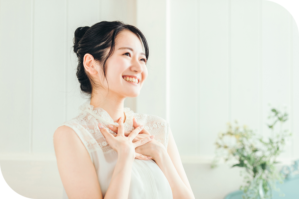 矯正を始めようと決めた女性のイメージ